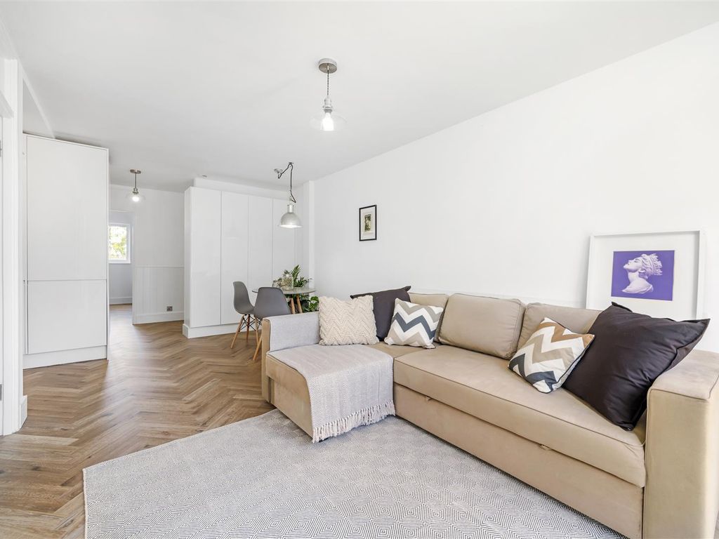 2 bed flat for sale in Peabody Hill, Tulse Hill SE21, £300,000