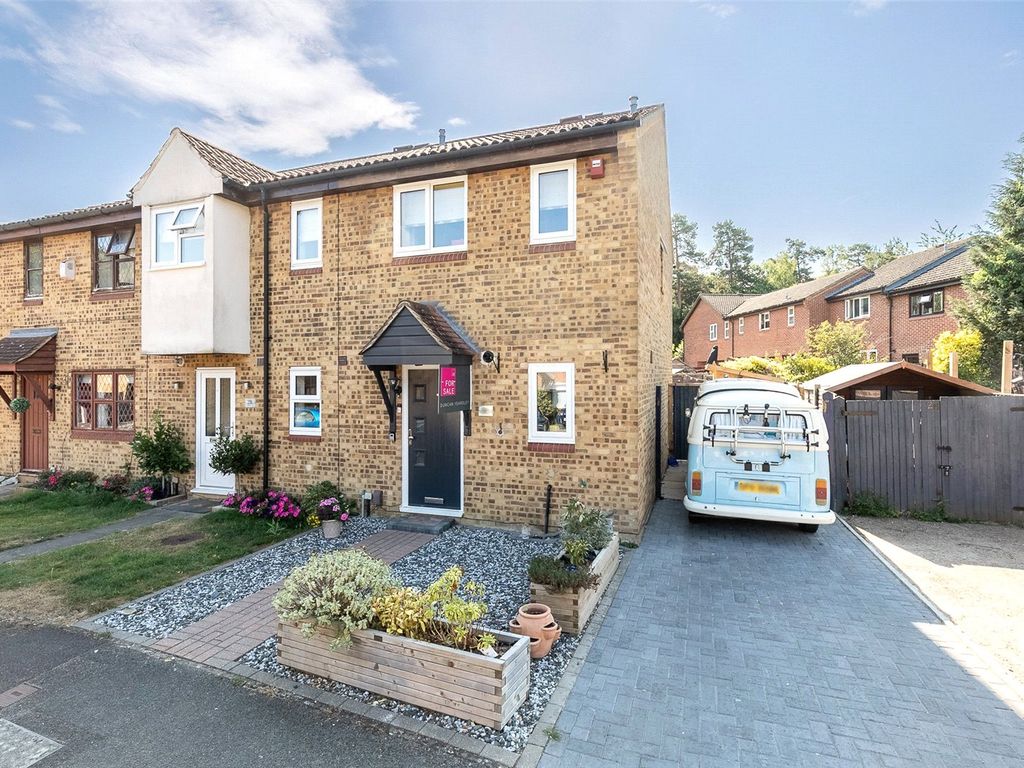 2 bed end terrace house for sale in Pewsey Vale, Forest Park, Bracknell RG12, £325,000