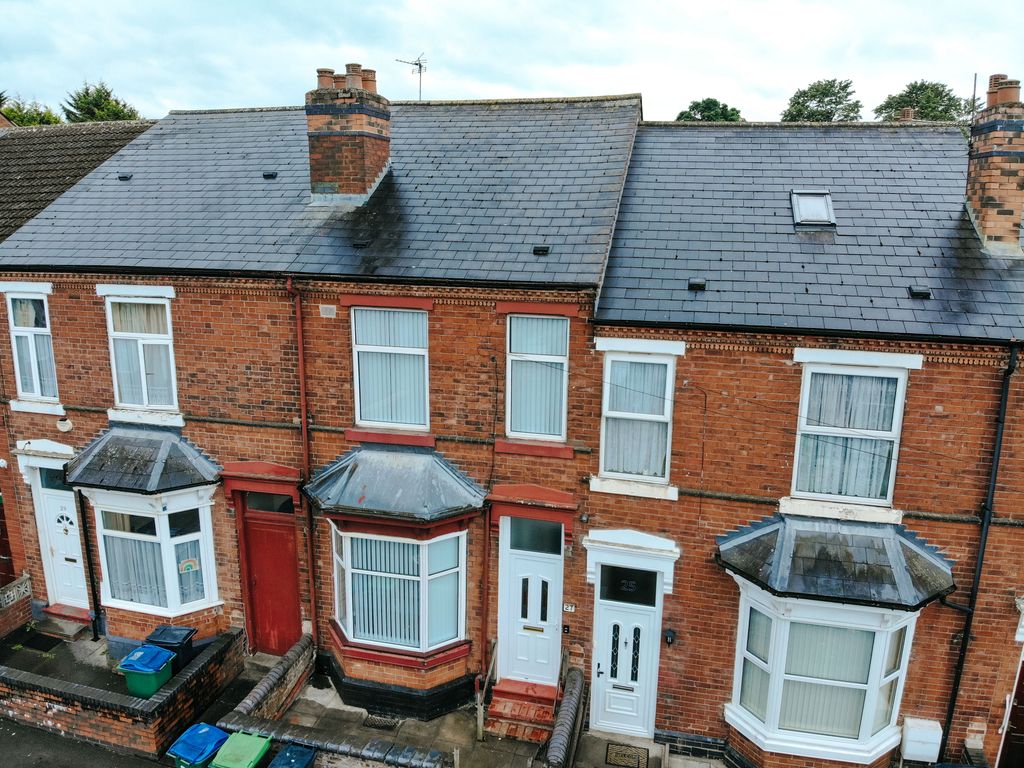 5 bed terraced house for sale in Birch Street, Oldbury B68, £250,000