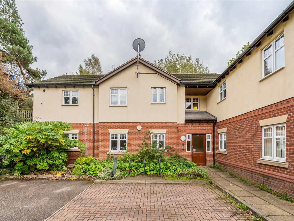 2 bed flat for sale in Westley Close, Birmingham B28, £210,000