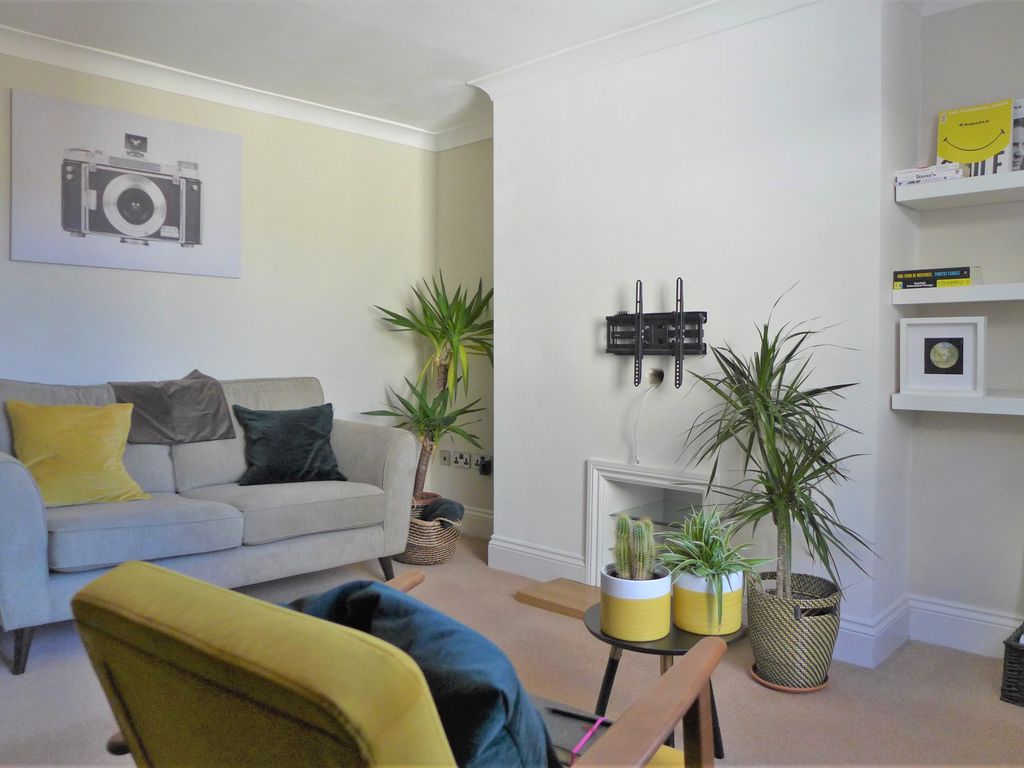 2 bed flat for sale in Belle Vue Terrace, Ripon HG4, £129,950