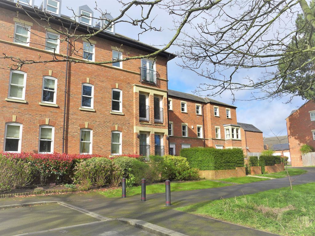 2 bed flat for sale in College Court, Steven Way, Ripon HG4, £159,950
