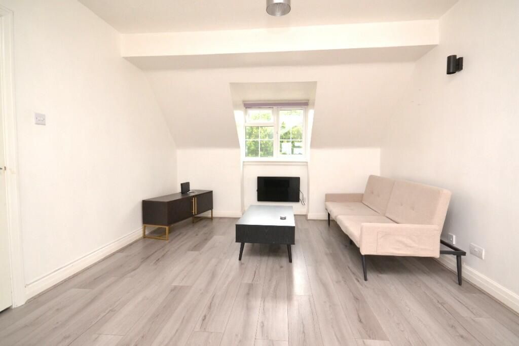 2 bed flat for sale in Rye Street, Bishop's Stortford CM23, £237,500