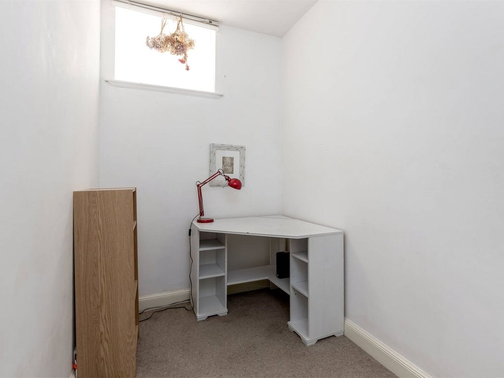 2 bed flat for sale in Gilmore Place, Bruntsfield, Edinburgh EH3, £210,000