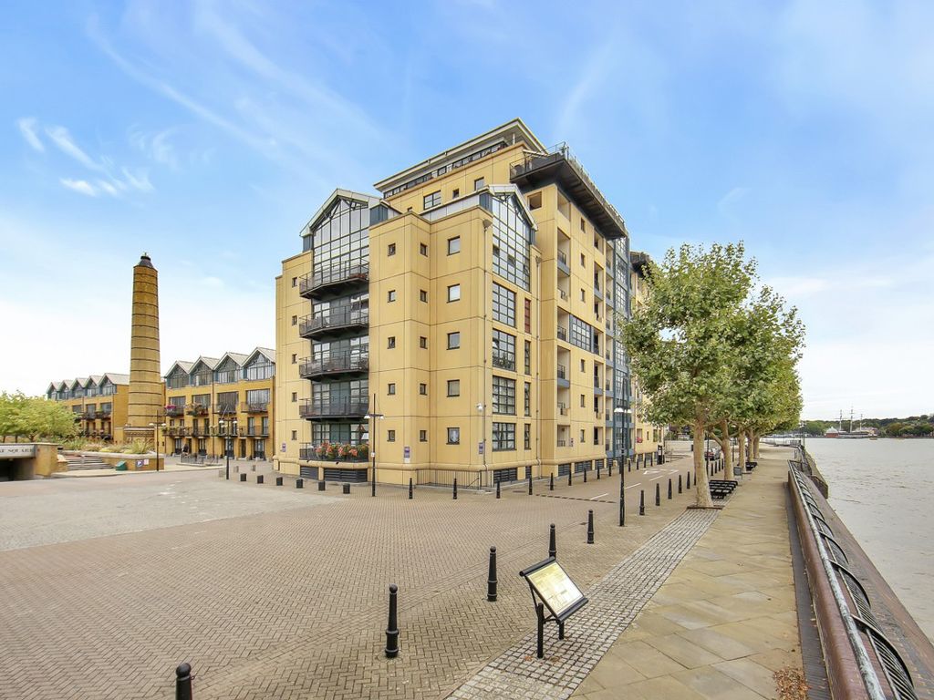 1 bed flat for sale in Burrells Wharf Square, London E14, £319,999