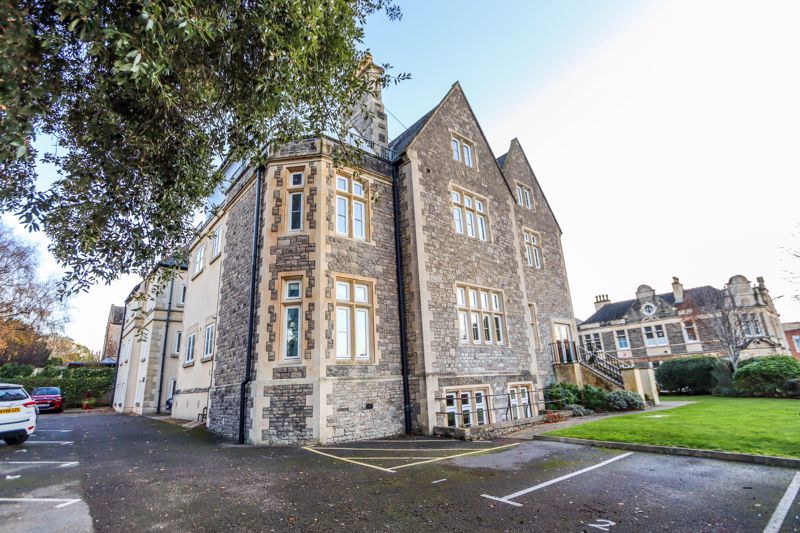 2 bed flat for sale in Bellevue Road, Clevedon BS21, £325,000