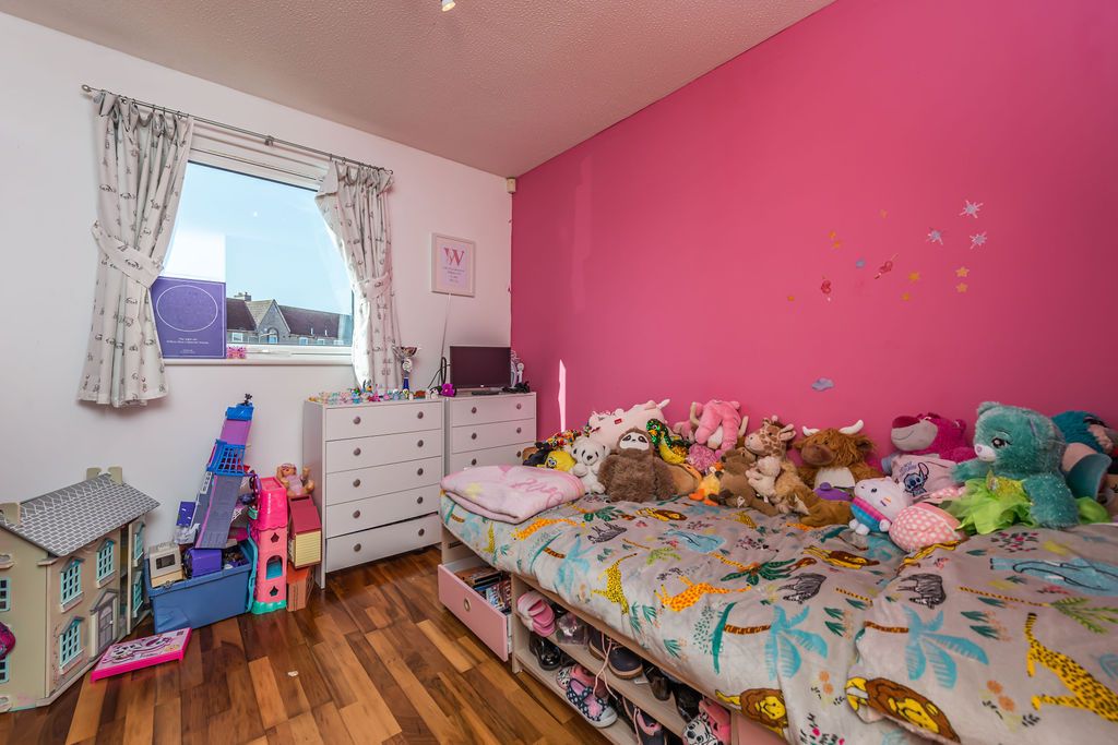 2 bed flat for sale in Ferry Gait Drive, Edinburgh EH4, £145,000