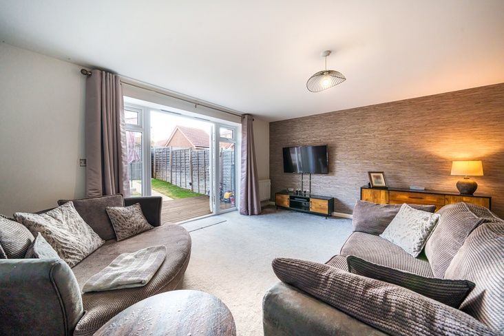 3 bed flat for sale in Potter Crescent, Wokingham, Berkshire RG41, £210,000