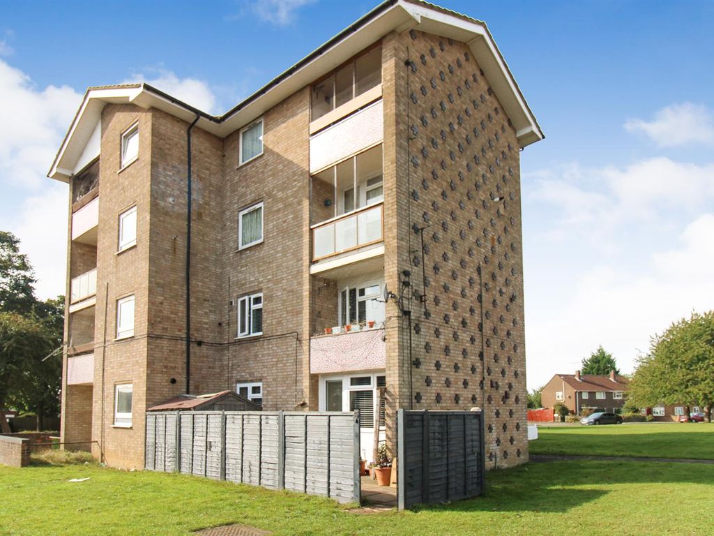 2 bed flat for sale in Thoresby Court, Corby NN18, £140,000
