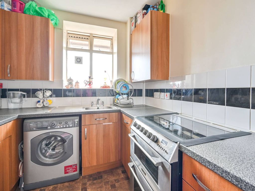 1 bed flat for sale in Three Colt Street, Westferry, London E14, £300,000
