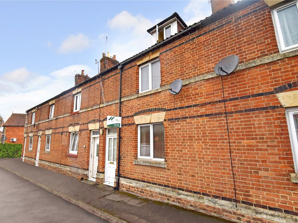 3 bed terraced house for sale in Estcourt Crescent, Devizes, Wiltshire SN10, £230,000