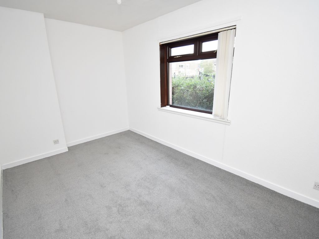 3 bed flat for sale in Hollybush Road, Glasgow G52, £90,000