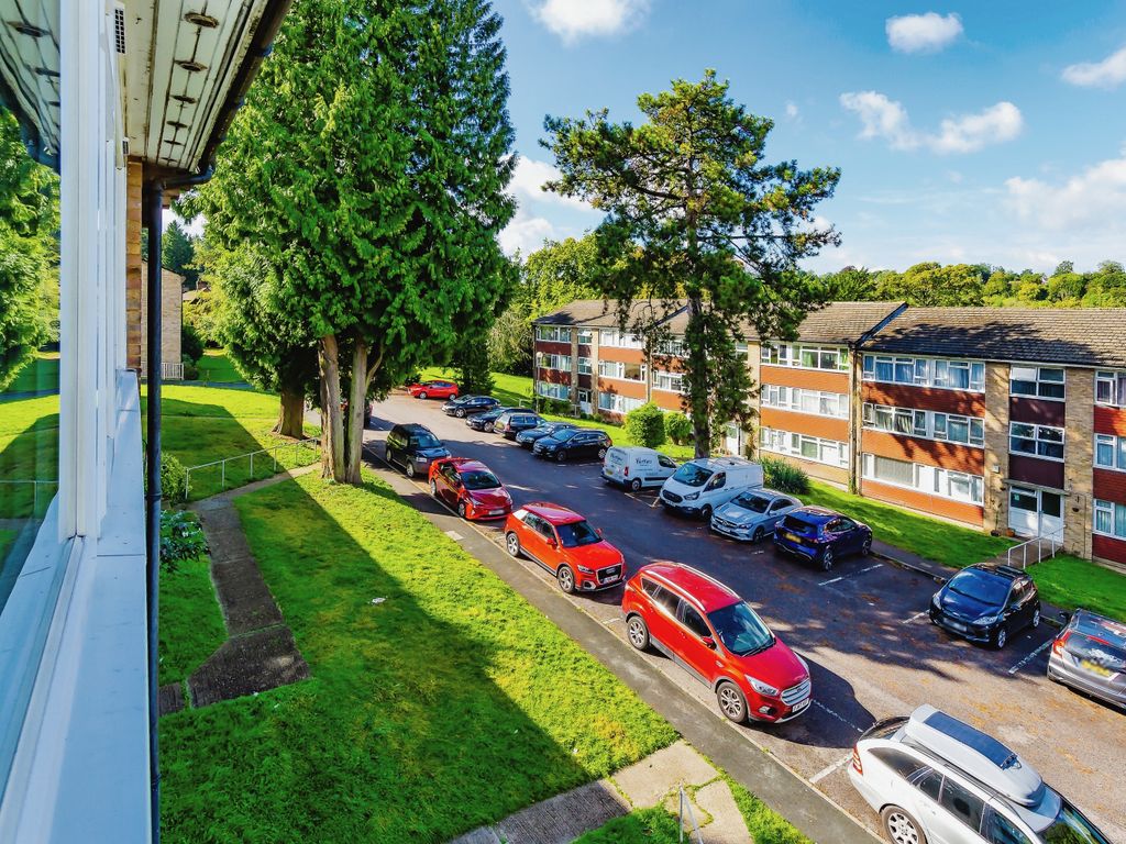 2 bed flat for sale in Fern Towers, Harestone Hill, Caterham, Surrey CR3, £260,000