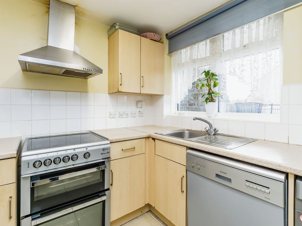 2 bed maisonette for sale in King Henrys Drive, New Addington, Croydon CR0, £250,000