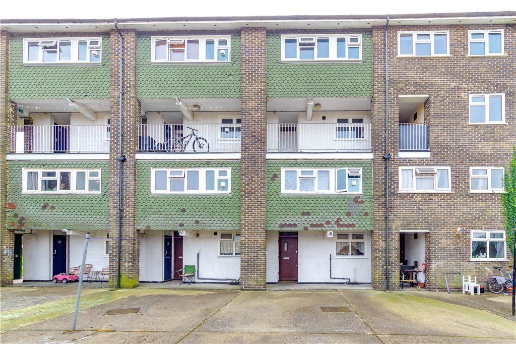 2 bed maisonette for sale in King Henrys Drive, New Addington, Croydon CR0, £250,000