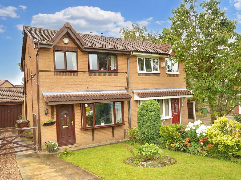 3 bed semi-detached house for sale in Haven View, Leeds LS16, £260,000