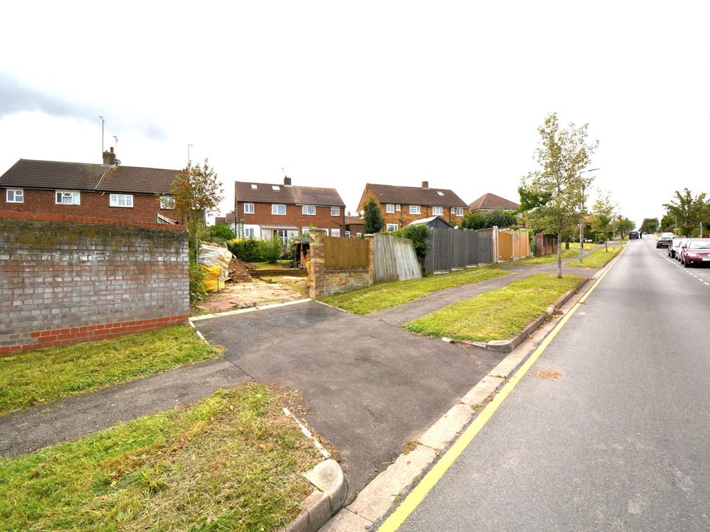 Land for sale in Kemble Close, Potters Bar EN6, £150,000