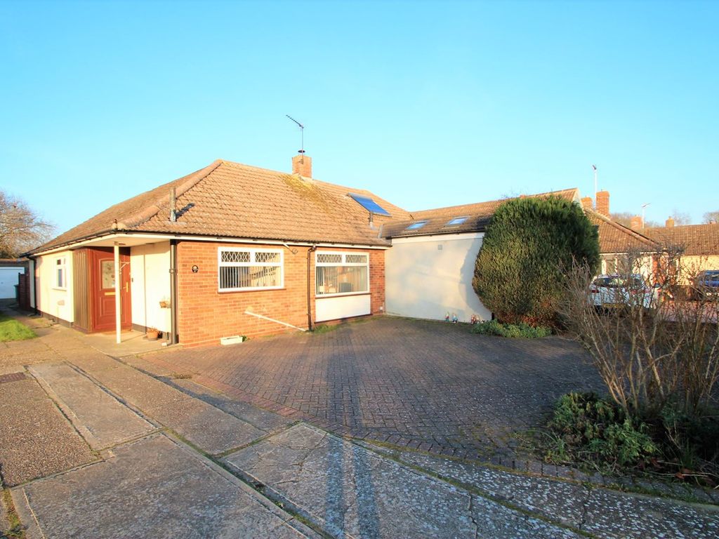 3 bed bungalow for sale in Gleneagles Drive, Ipswich IP4, £315,000