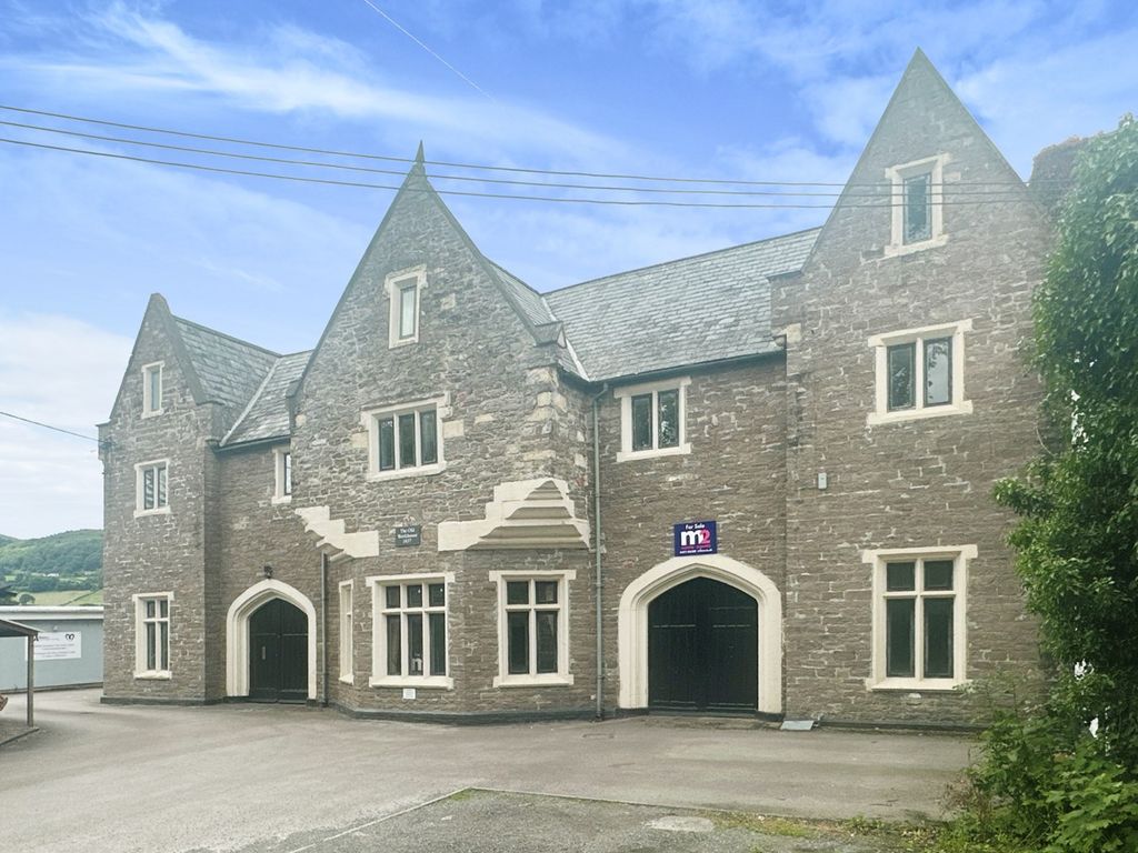 2 bed flat for sale in Union Road West, Abergavenny NP7, £185,000