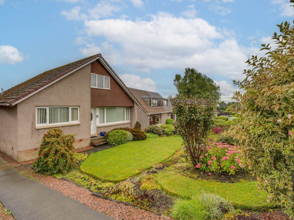 3 bed bungalow for sale in Foresters Lea Crescent, Dunfermline KY12, £225,000