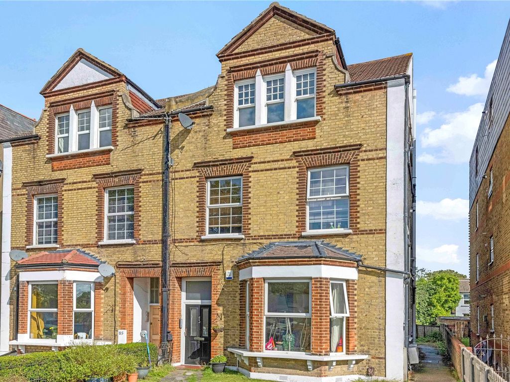 1 bed flat for sale in Bromley Common, Bromley BR2, £295,000