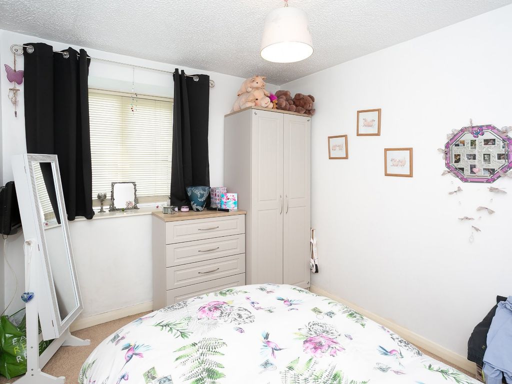 1 bed flat for sale in Dean Court, North Orbital Road, Watford, Hertfordshire WD25, £185,000