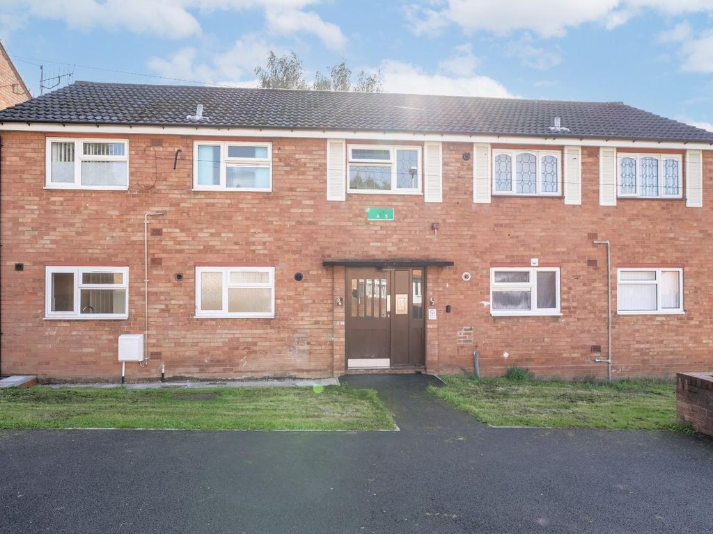 1 bed flat for sale in Parkhouse Gardens, Dudley DY3, £80,000