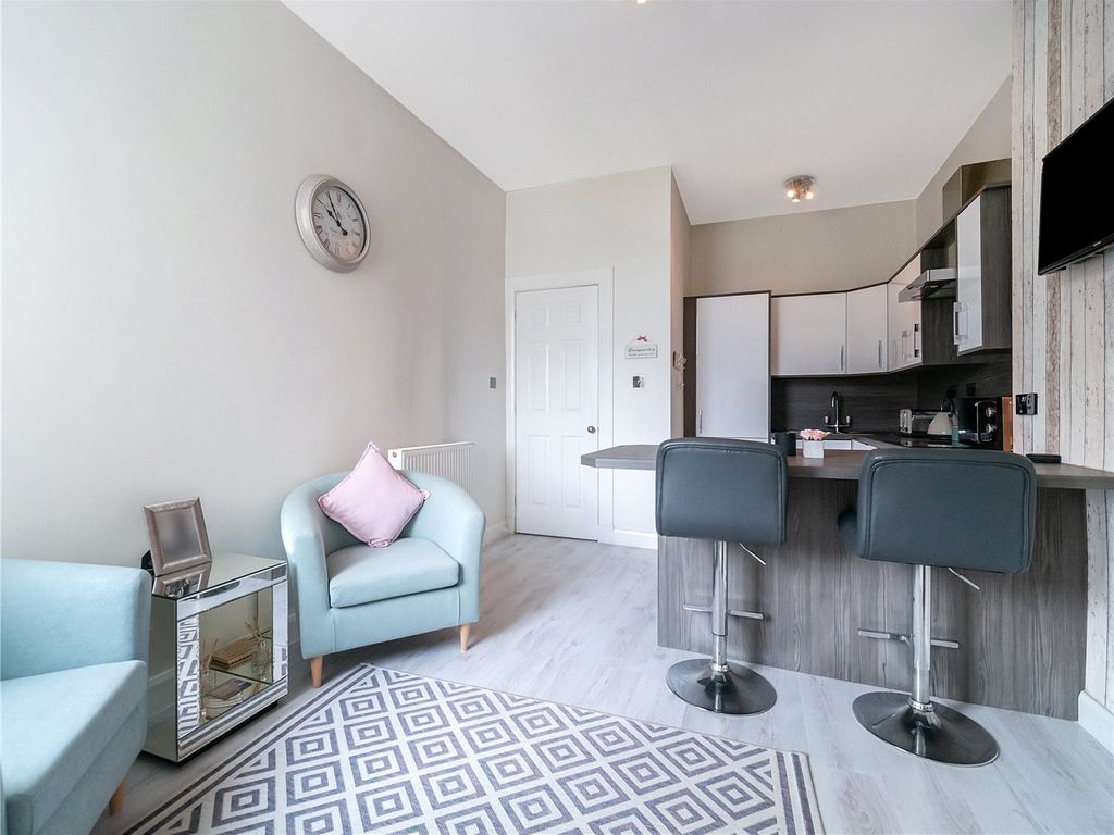 2 bed flat for sale in Dukes Road, Rutherglen, Glasgow, South Lanarkshire G73, £160,000