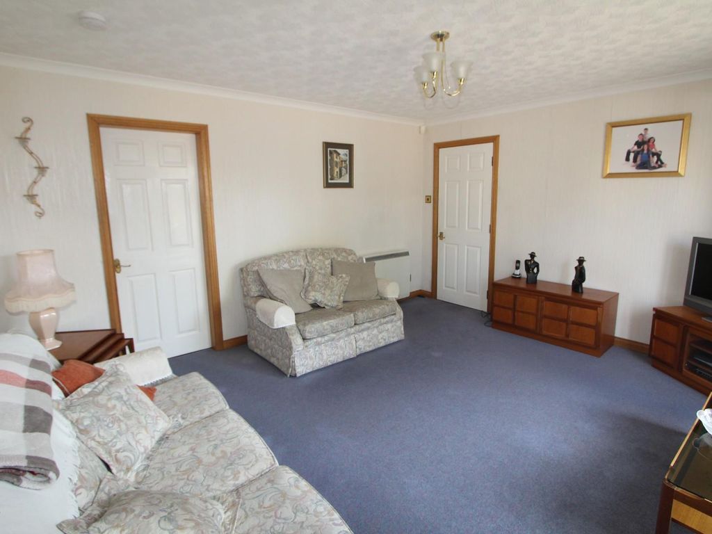 2 bed flat for sale in Fairlieburne Gardens, Fairlie, Largs KA29, £137,000
