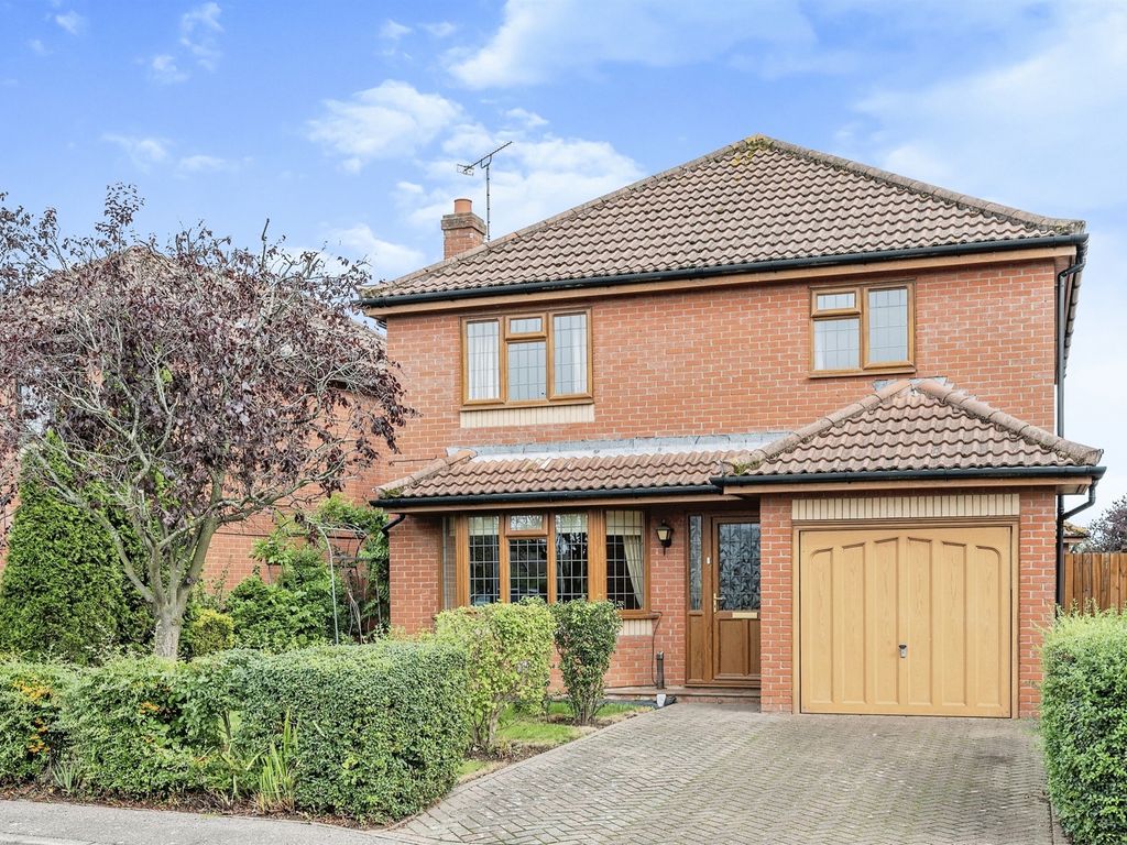 3 bed detached house for sale in Long Barrow Drive, North Walsham NR28, £325,000