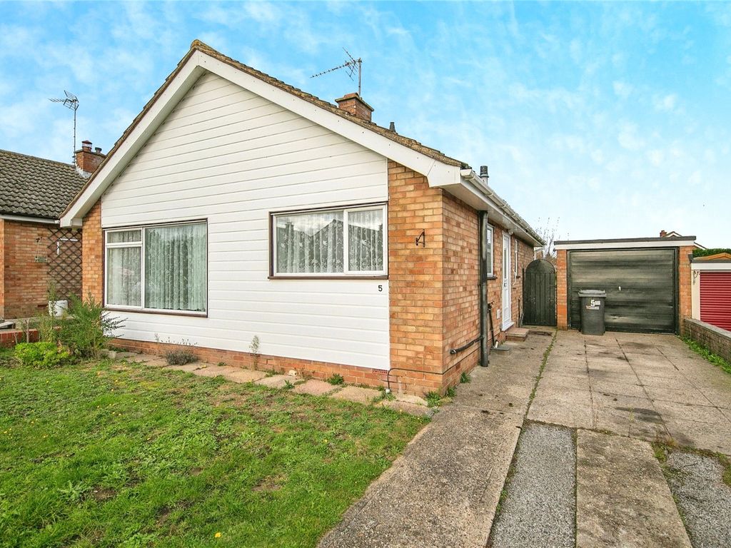 2 bed bungalow for sale in Blenheim Close, Brantham, Manningtree, Suffolk CO11, £299,000
