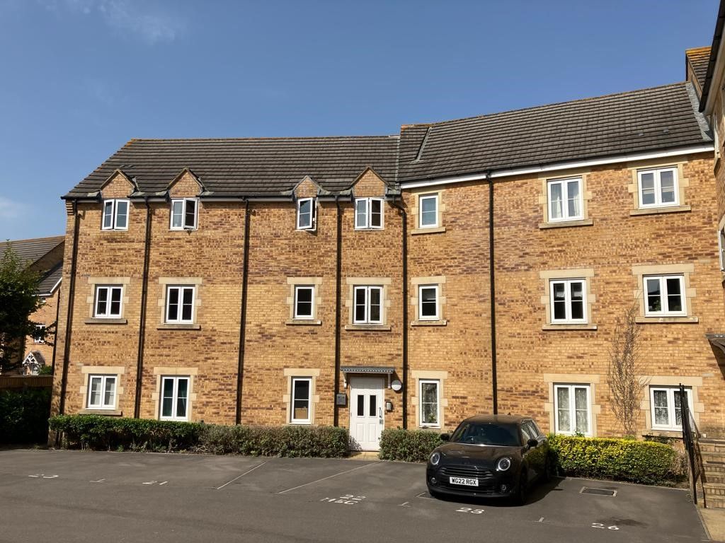 2 bed flat for sale in Shrewsbury Road, Yeovil BA21, £140,000