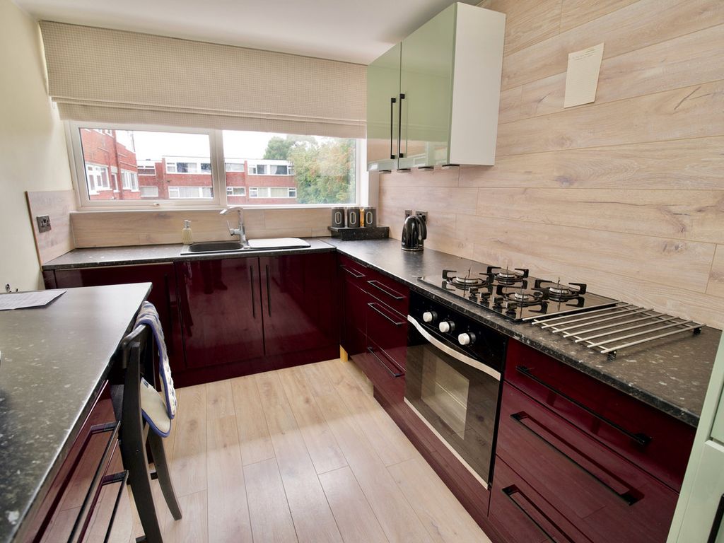2 bed flat for sale in Garrick Close, Coventry CV5, £145,000