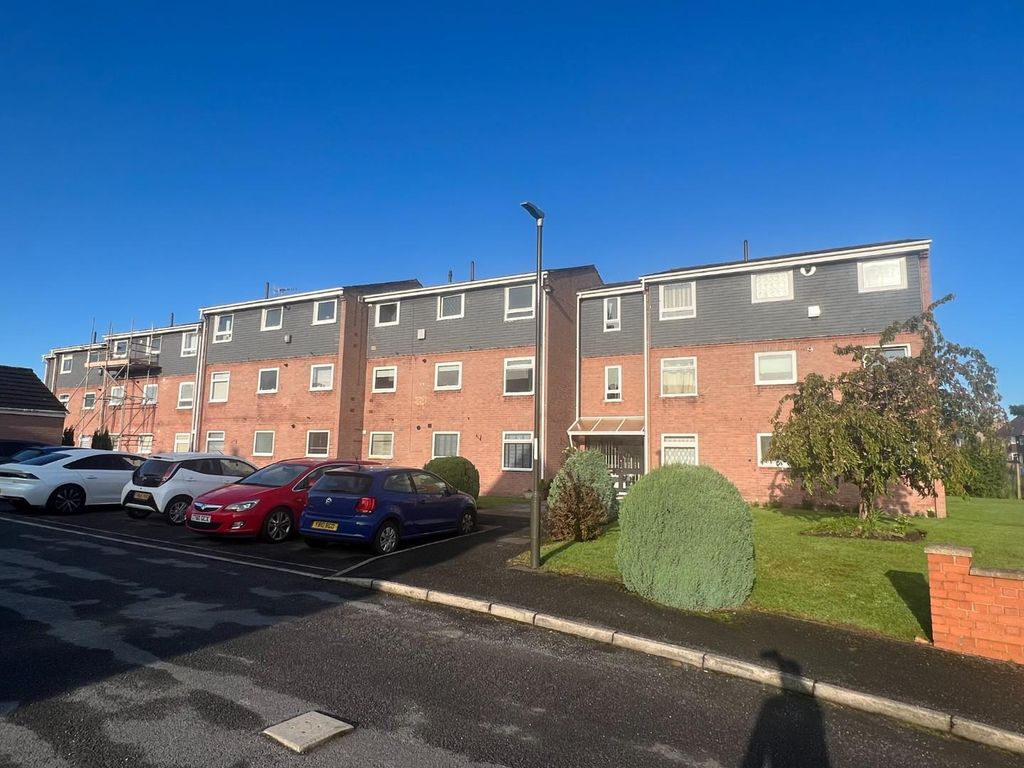 2 bed flat for sale in Westleigh Court, Newbold Back Lane, Newbold, Chesterfield S40, £112,000