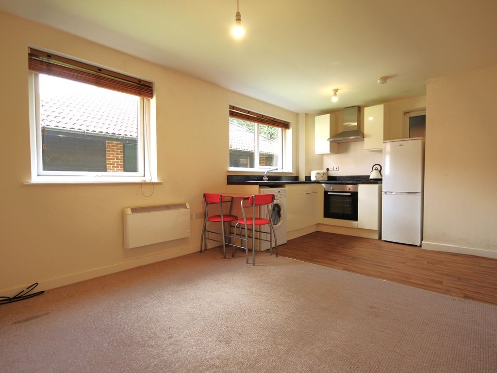 1 bed flat for sale in Birchwood, Warrington WA3, £80,000