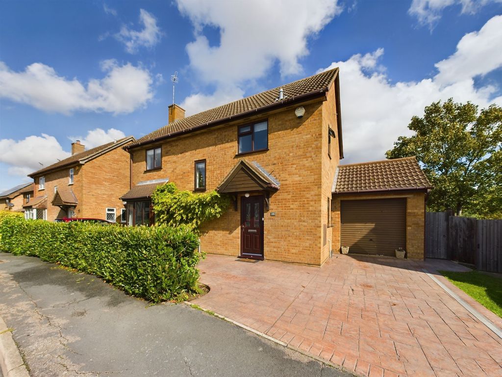 4 bed detached house for sale in Newton Road, Sawtry, Cambridgeshire. PE28, £325,000