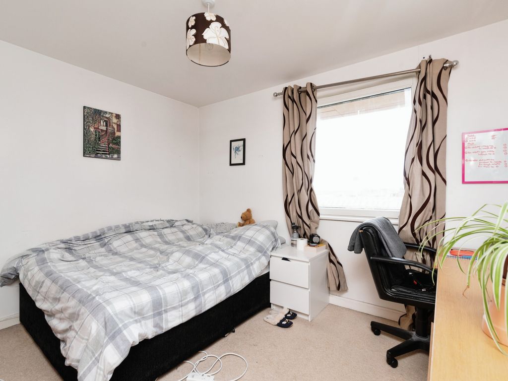 1 bed flat for sale in Heol Glan Rheidol, Cardiff CF10, £130,000
