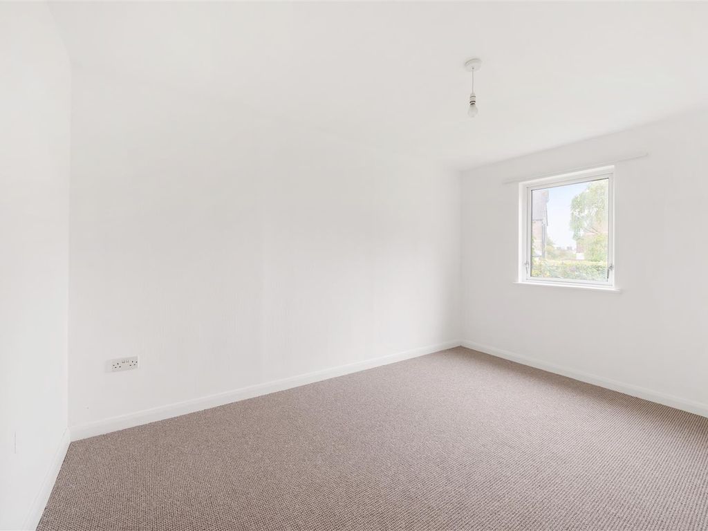 2 bed flat for sale in Robins Garth, Dorchester DT1, £185,000