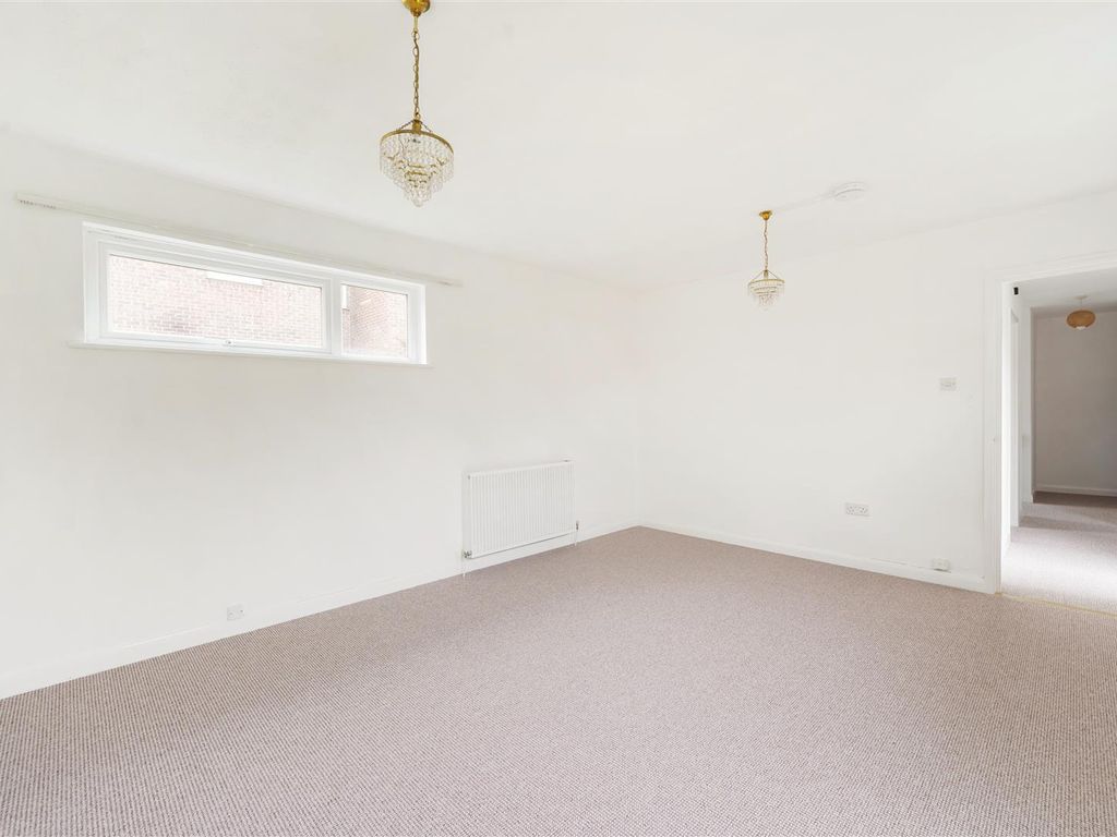 2 bed flat for sale in Robins Garth, Dorchester DT1, £185,000