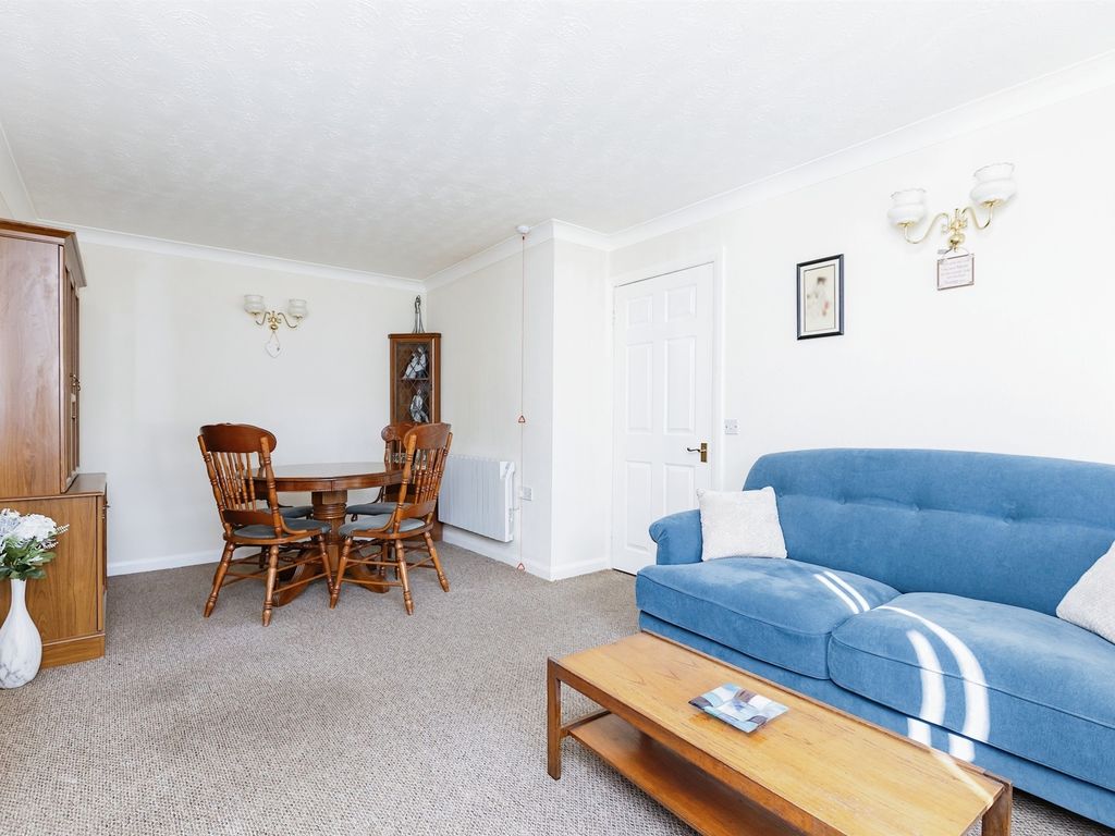 1 bed flat for sale in Winterburn Gardens, Whetstone, Leicester LE8, £120,000