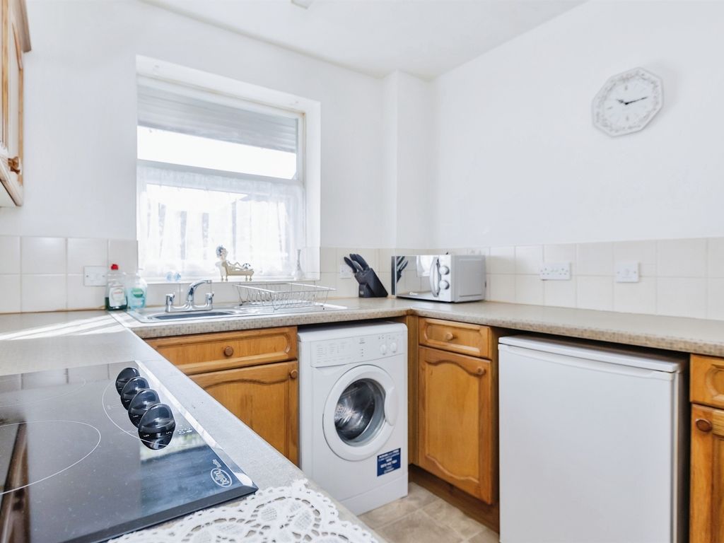 1 bed flat for sale in Winterburn Gardens, Whetstone, Leicester LE8, £120,000