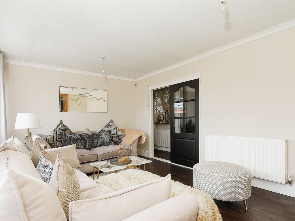 2 bed flat for sale in Craneberry Road, Birmingham B37, £125,000
