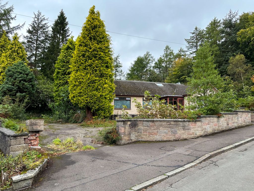 5 bed cottage for sale in Forest Road, Dunfermline KY12, £150,000