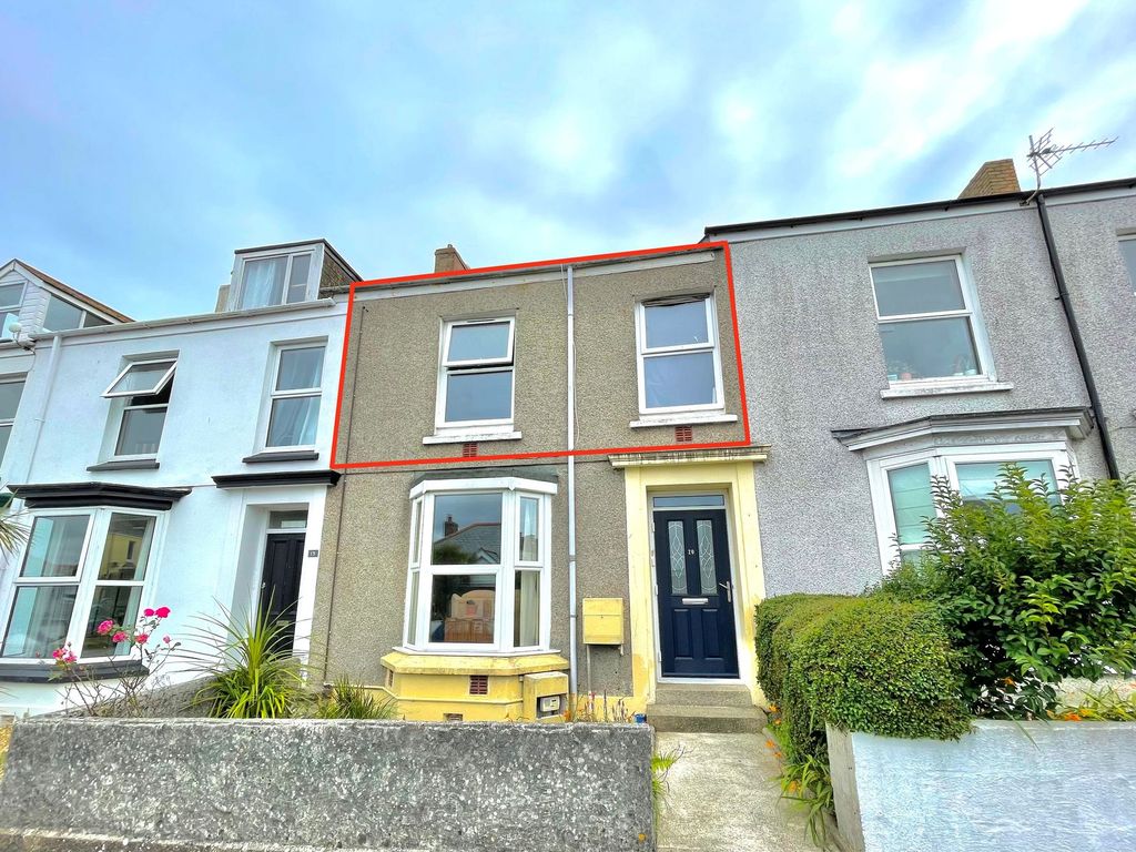 2 bed flat for sale in Budock Terrace, Falmouth TR11, £170,000