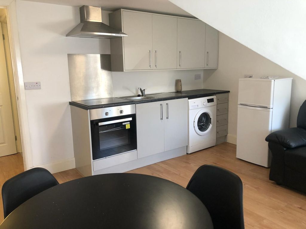1 bed flat for sale in Princess Road West, Leicester LE1, £97,500