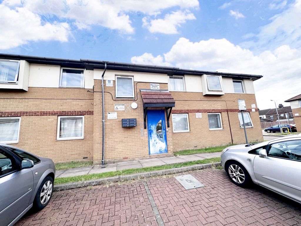 1 bed flat for sale in Milliners Way, Luton LU3, £120,000