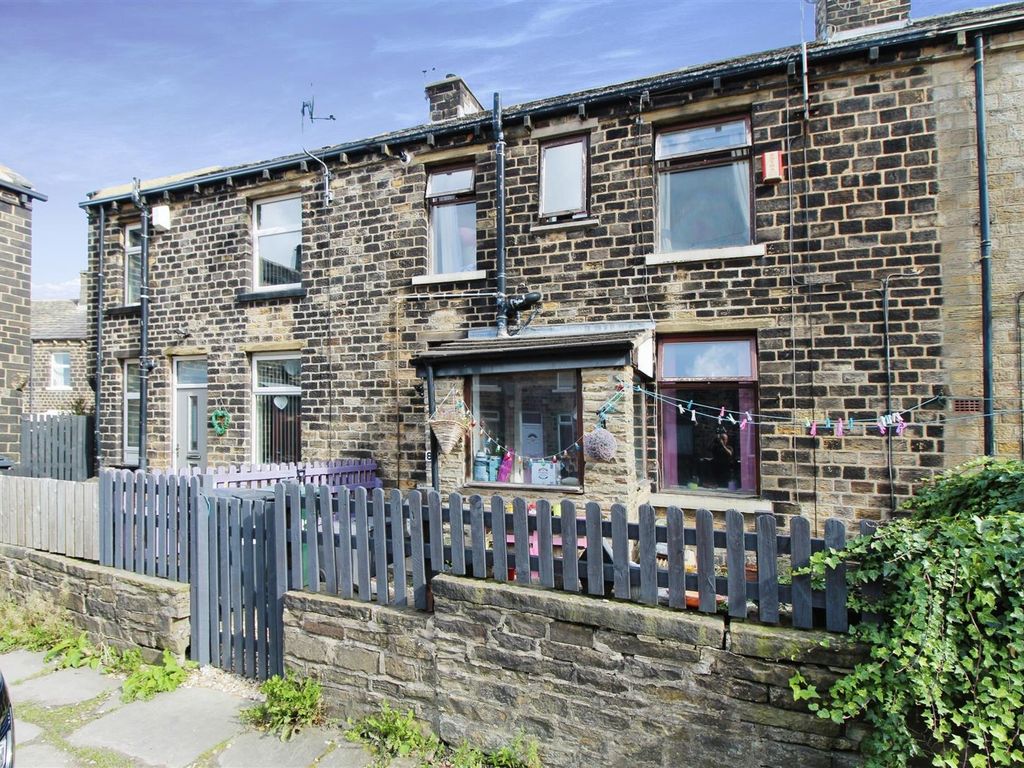 2 bed cottage for sale in Beacon Road, Bradford BD6, £90,000