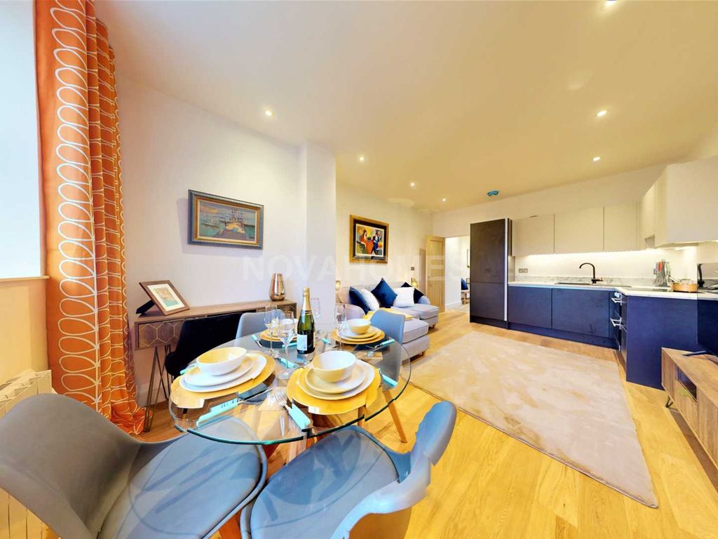 1 bed flat for sale in Embankment Road, Prince Rock PL4, £110,000