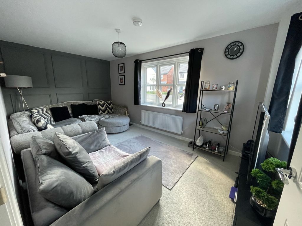3 bed semi-detached house for sale in Redford Close, Preston - Lancashire PR4, £180,000