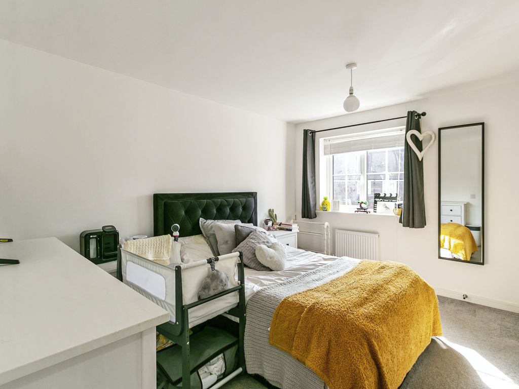 2 bed end terrace house for sale in Coronation Way, Corfe Mullen, Wimborne, Dorset BH21, £325,000